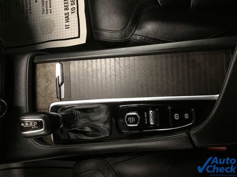 Used 2020 Volvo V90 T6 Cross Country image 52
