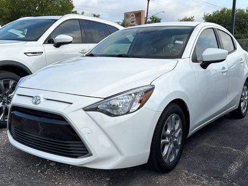 Used 2017 Toyota Yaris iA FWD image 4
