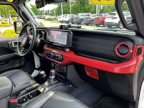 Used 2024 Jeep Wrangler Unlimited Sahara w/ Technology Group AWD/4WD image 14