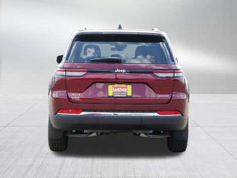 Used 2025 Jeep Grand Cherokee Laredo w/ Luxury Tech Group I AWD/4WD image 6