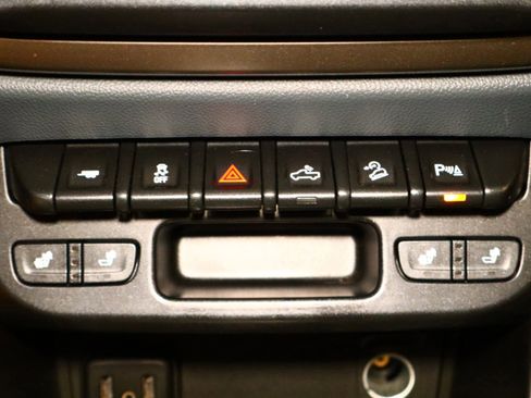 Used 2022 Chevrolet Colorado Z71 w/ Z71 Midnight Edition image 24