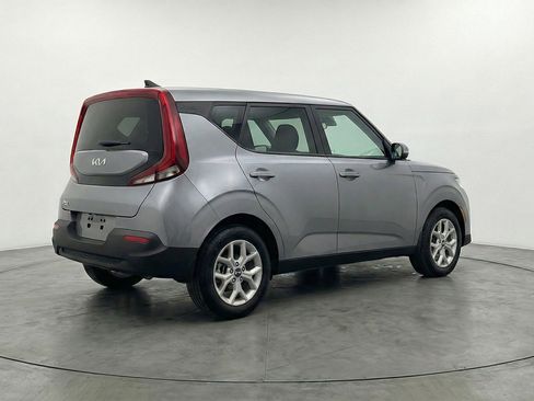Used 2025 Kia Soul LX w/ LX Technology Package FWD image 9