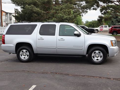 Used 2014 Chevrolet Suburban LT w/ Luxury Package AWD/4WD image 3