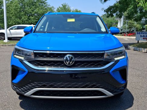 Used 2022 Volkswagen Taos SE AWD/4WD image 2