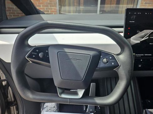 Used 2024 Tesla Cybertruck AWD Crew Cab image 39