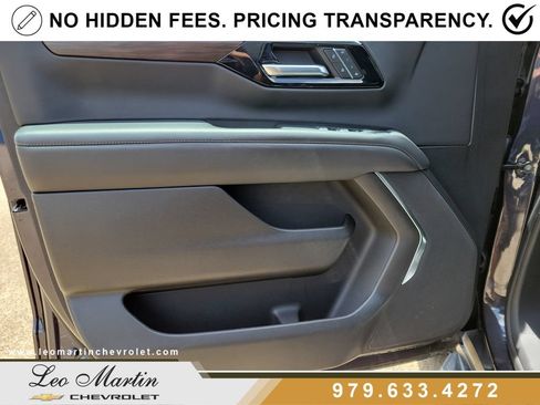 Used 2025 Chevrolet Suburban LT RWD image 18
