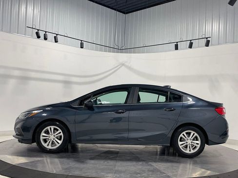 Used 2018 Chevrolet Cruze LT w/ Convenience Package FWD image 14