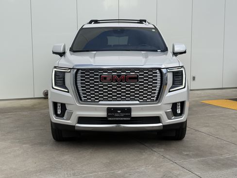 Used 2024 GMC Yukon Denali w/ Denali Reserve Package image 3