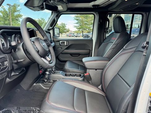 Used 2026 Jeep Wrangler Unlimited Rubicon AWD/4WD image 16