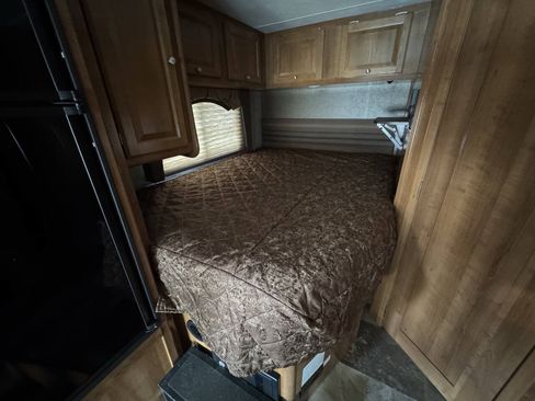 Used 2016 Ford E-450 and Econoline 450 Super Duty w/ Motorhome Prep Package RWD image 27