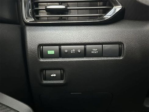 Used 2025 Nissan Sentra SV image 17