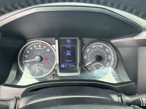 Used 2020 Toyota Tacoma TRD Sport AWD/4WD image 10