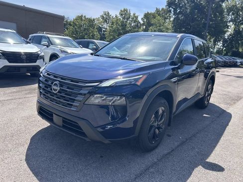New 2026 Nissan Rogue SV AWD/4WD image 3