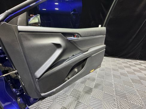 Used 2018 Toyota Camry XLE image 16