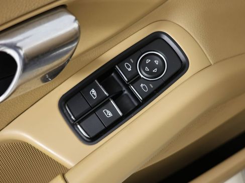 Used 2016 Porsche Boxster RWD image 19