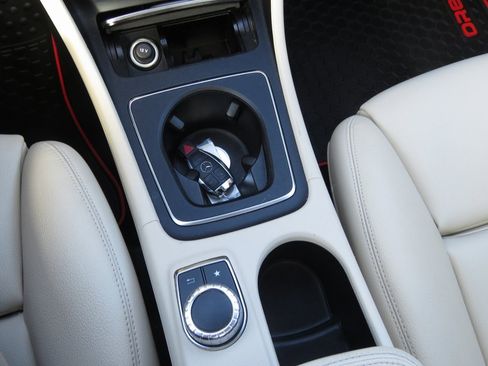 Used 2018 Mercedes-Benz GLA 250 4MATIC image 25