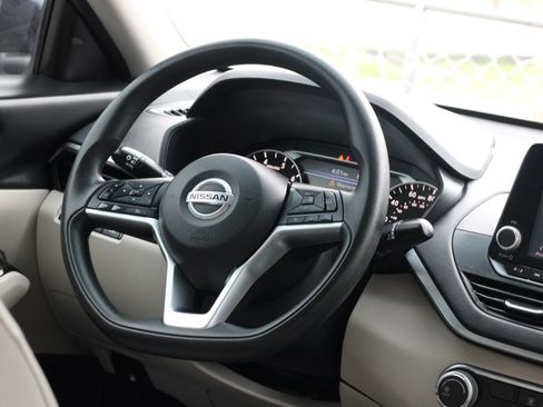 Used 2021 Nissan Altima 2.5 SV FWD image 14