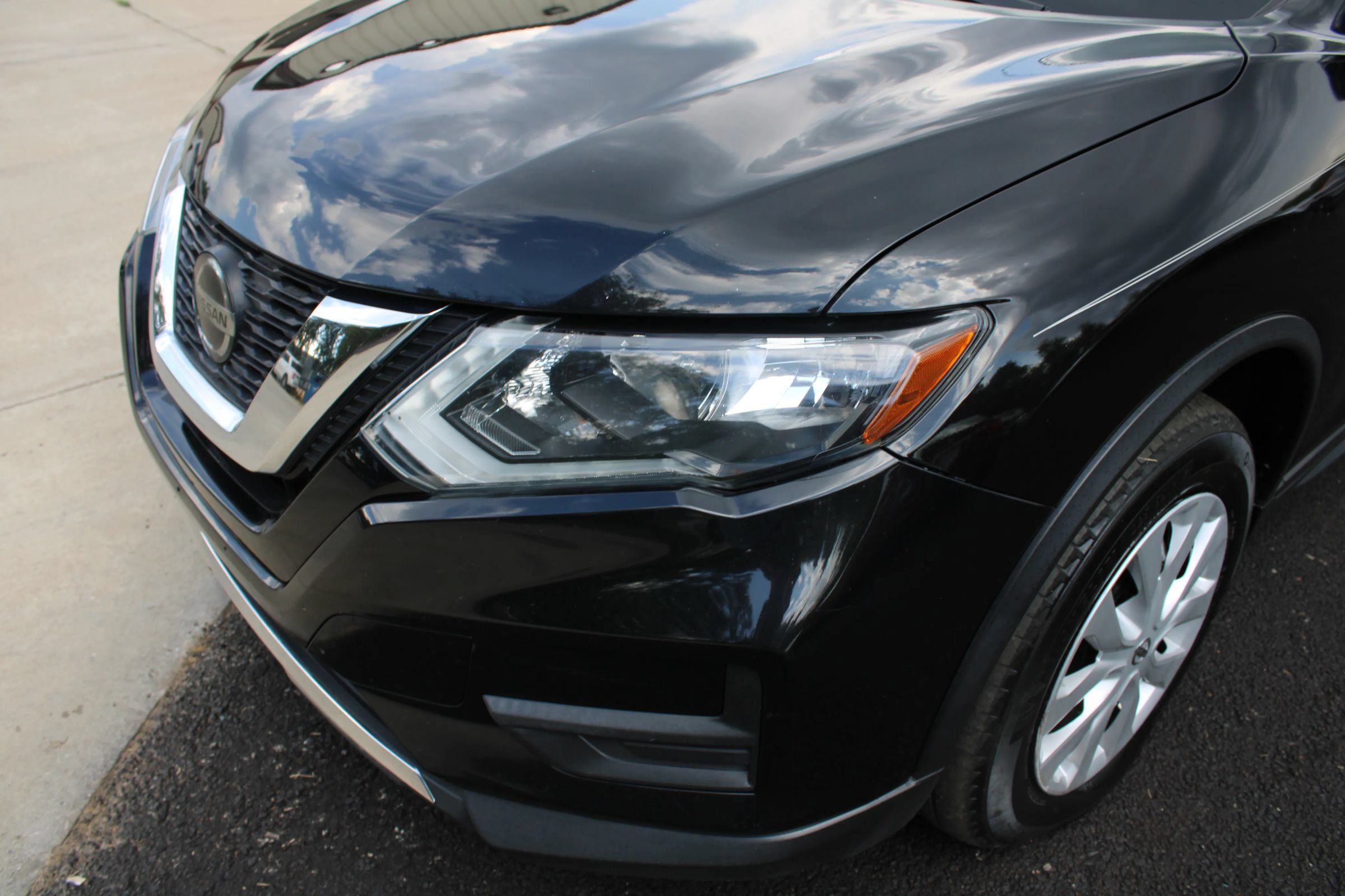 Used 2019 Nissan Rogue SL AWD/4WD image 3