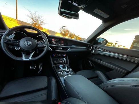 Used 2023 Alfa Romeo Stelvio Estrema image 15