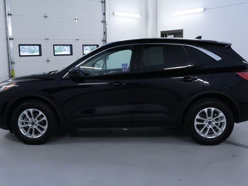 Used 2020 Ford Escape SE image 4