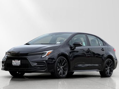 Used 2025 Toyota Corolla SE w/ Convenience Package image 8