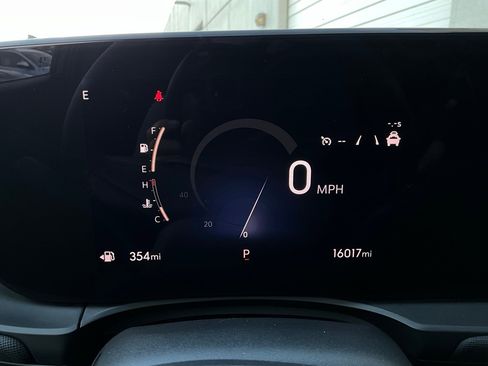 Used 2025 Buick Envista Preferred image 37