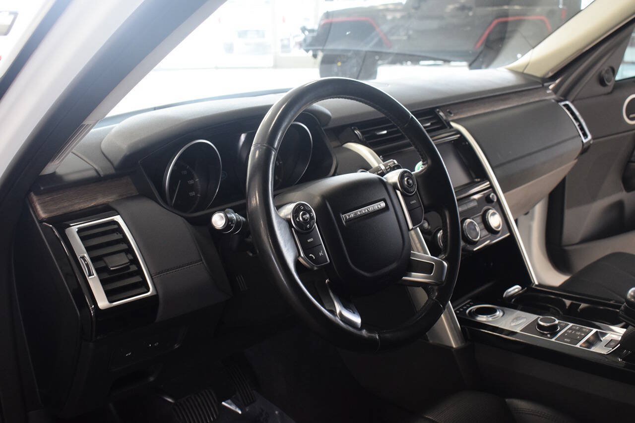 Used 2017 Land Rover Discovery HSE AWD/4WD image 23