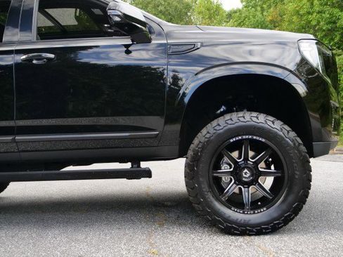 Used 2024 GMC Yukon XL SLT w/ SLT Luxury Package image 54