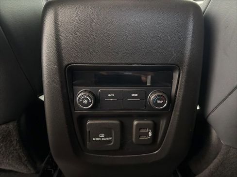 Used 2020 Buick Enclave Essence w/ Sport Touring Edition image 29