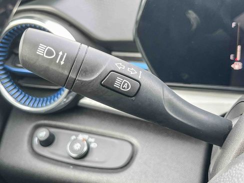 Certified 2025 Chevrolet Trax LT w/ LT Convenience Package image 47