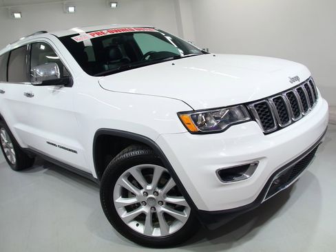 Used 2017 Jeep Grand Cherokee Limited AWD/4WD image 10