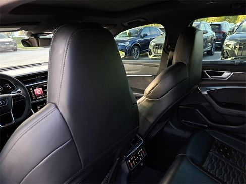 Used 2022 Audi RS 6 w/ Carbon Optic Package image 25