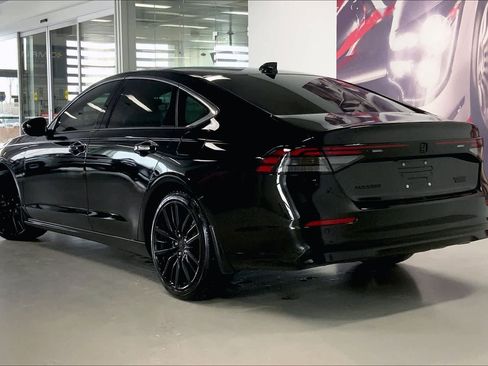 Used 2023 Honda Accord Touring image 4