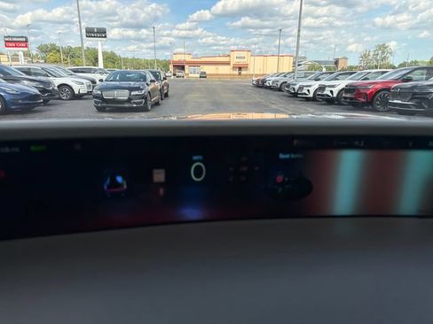 Used 2024 Lincoln Nautilus Premier w/ Equipment Group 102A AWD/4WD image 18