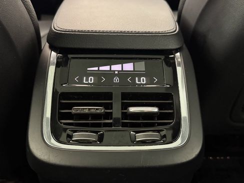 Used 2018 Volvo XC90 T6 Momentum w/ Convenience Package AWD/4WD image 38