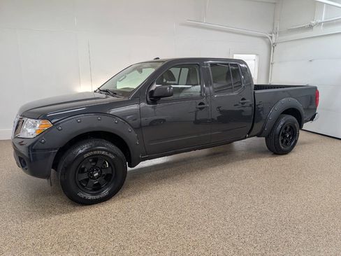 Used 2013 Nissan Frontier SV image 1