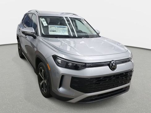 New 2026 Volkswagen Tiguan SE FWD image 2