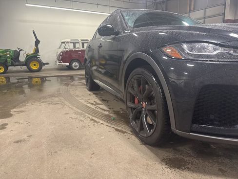 Used 2020 Jaguar F-PACE SVR image 3