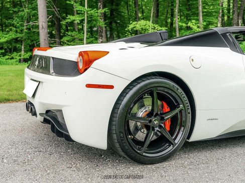 Used 2015 Ferrari 458 Spider RWD image 93