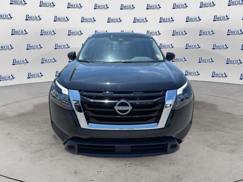 Used 2025 Nissan Pathfinder S FWD image 2