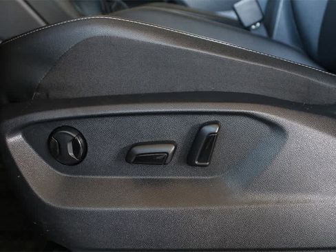 Used 2019 Volkswagen Tiguan SE w/ Panoramic Sunroof Package image 22