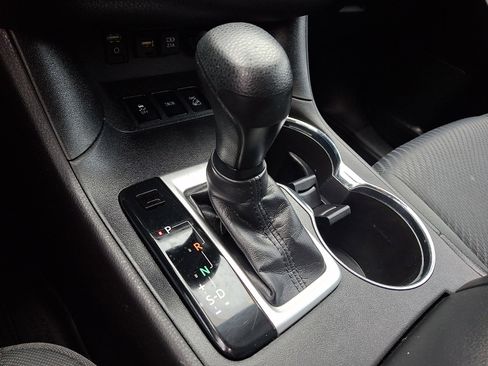 Used 2019 Toyota Highlander LE AWD/4WD image 15