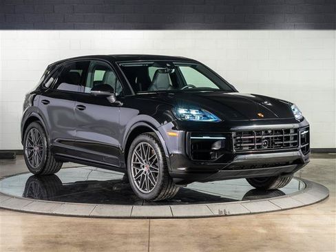 Used 2025 Porsche Cayenne AWD/4WD image 7