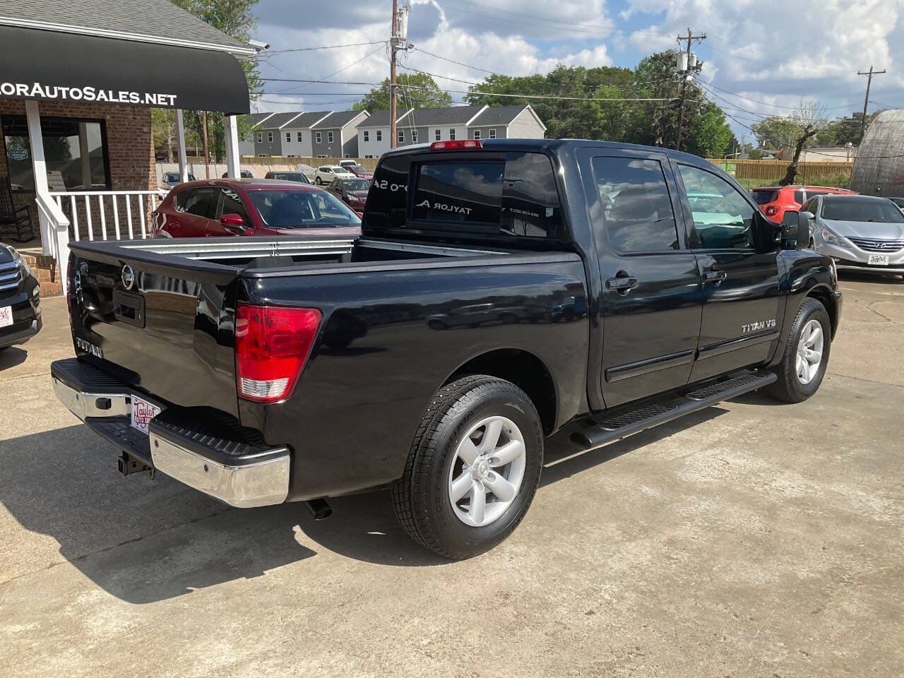 Used 2013 Nissan Titan SV w/ SV Premium Utility Pkg RWD image 3