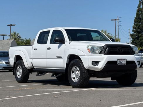 Used 2015 Toyota Tacoma PreRunner w/ SR5 Package RWD image 5