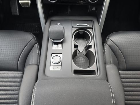 Certified 2025 Land Rover Discovery Dynamic SE image 20