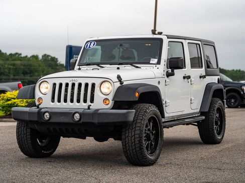 Used 2018 Jeep Wrangler Unlimited Sport S AWD/4WD image 3