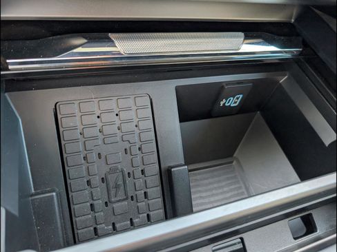 Used 2024 Ford F250 Lariat w/ Chrome Package image 17