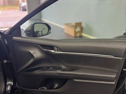 Used 2019 Toyota Camry LE image 11