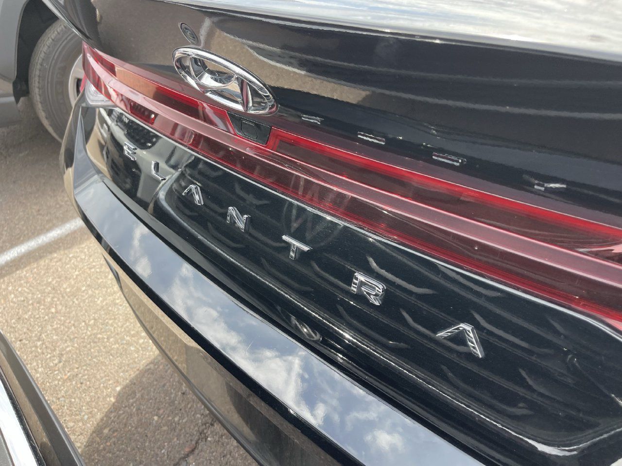 Used 2023 Hyundai Elantra SEL w/ Convenience Package FWD image 4